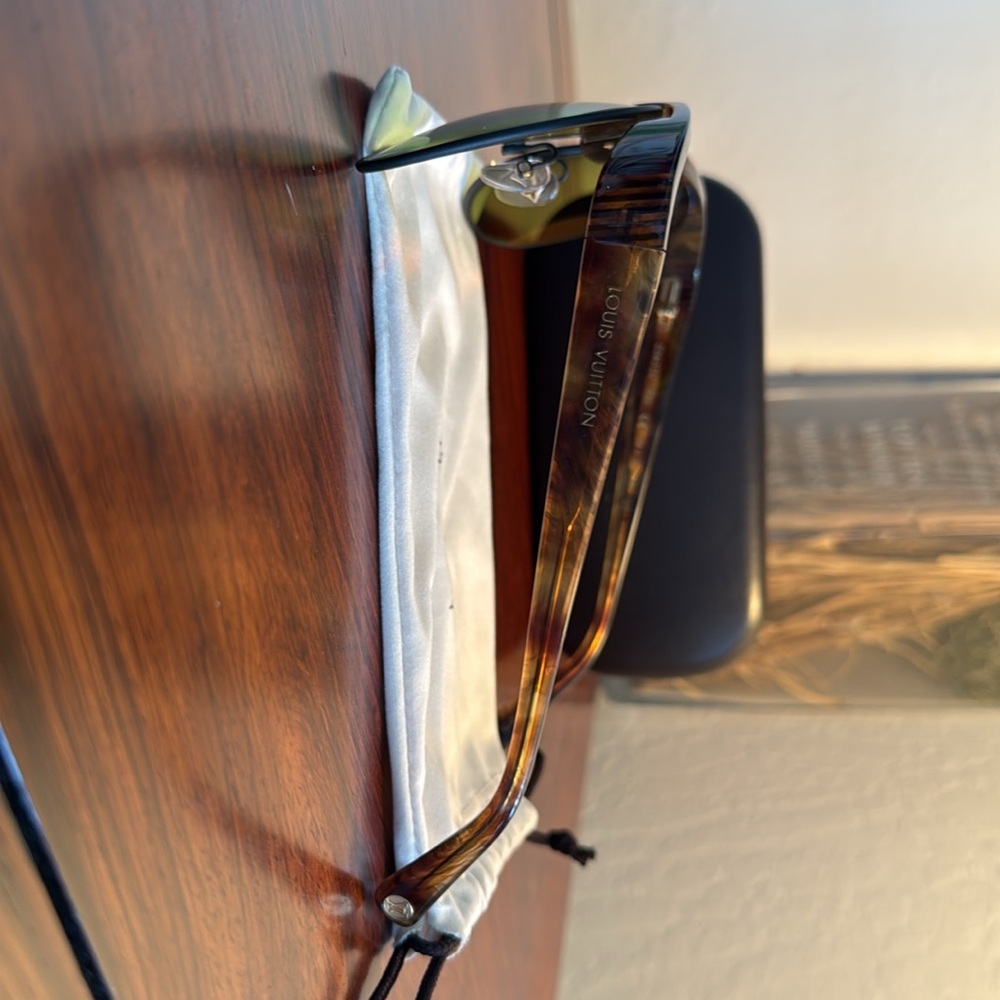 Louis Vuitton Natalia limited edition green lens sunglasses - Picture 3 of 6